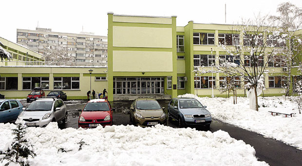 Осмаку са сметњама у развоју наметнули личног пратиоца?